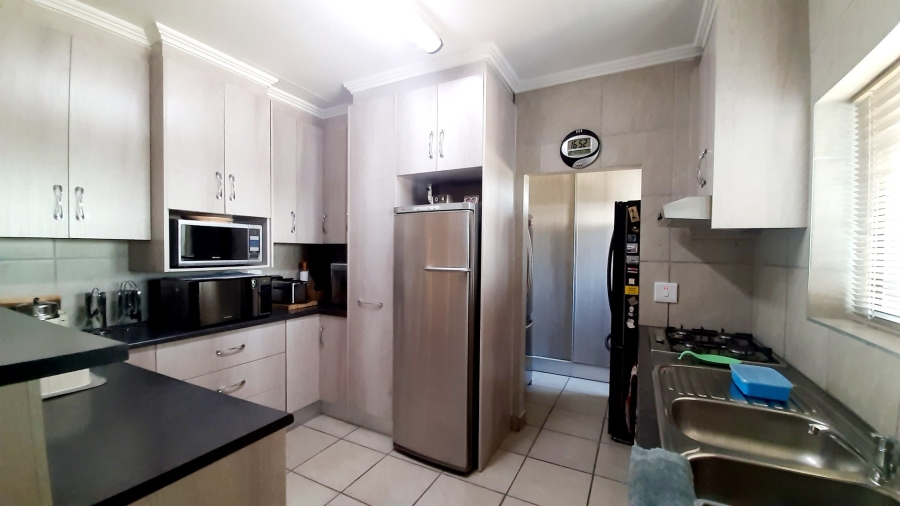 To Let 3 Bedroom Property for Rent in Blue Mountain Village Western Cape